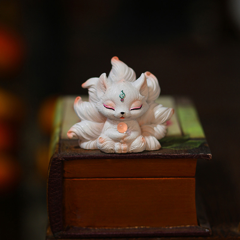 Resin Art Aesthetic - Leuke negenstaartvos miniaturen standbeeld slaapkamer desktop