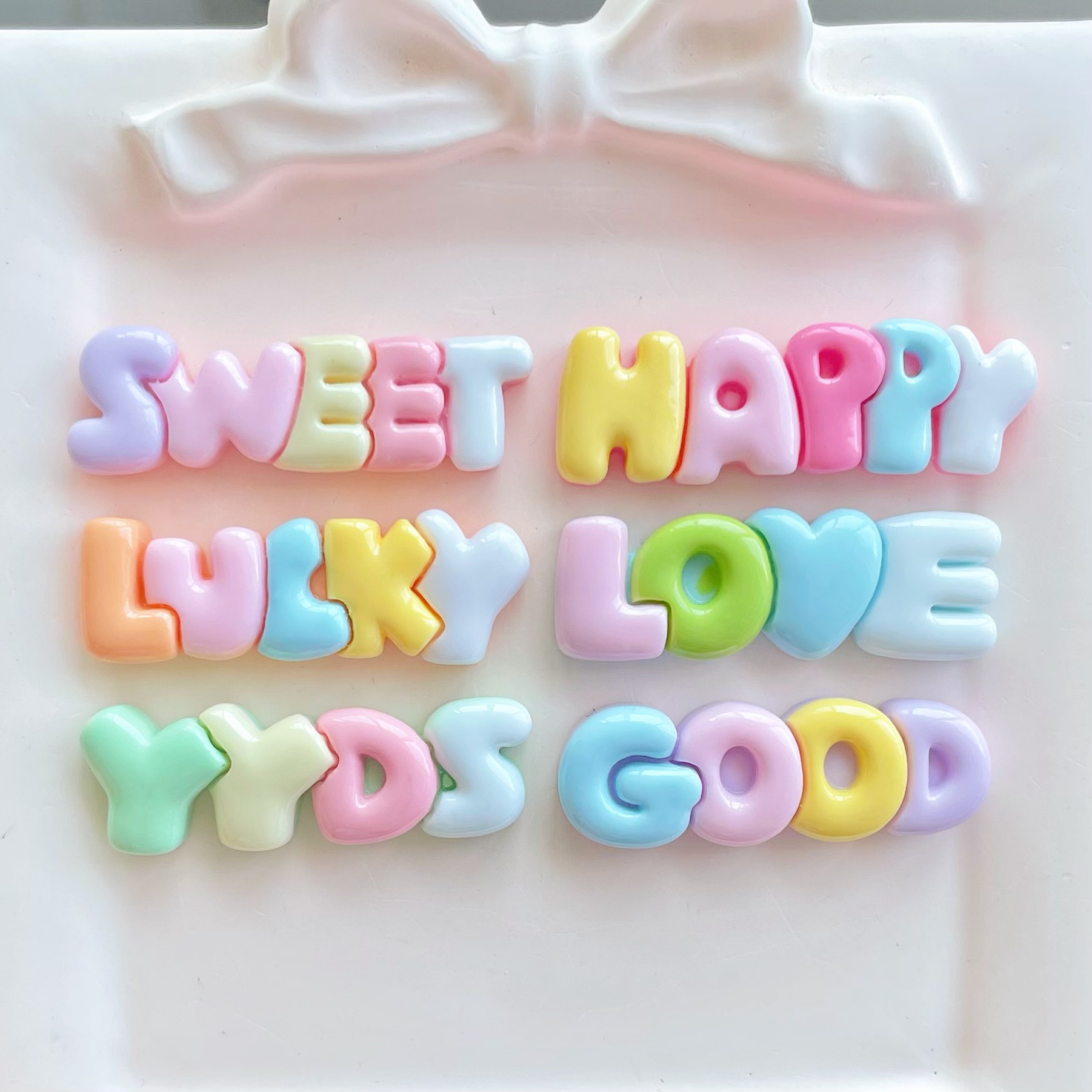 10-30 Stuks Kleur Letter Plana - Resin Art Earrings Material recensie en prijs
